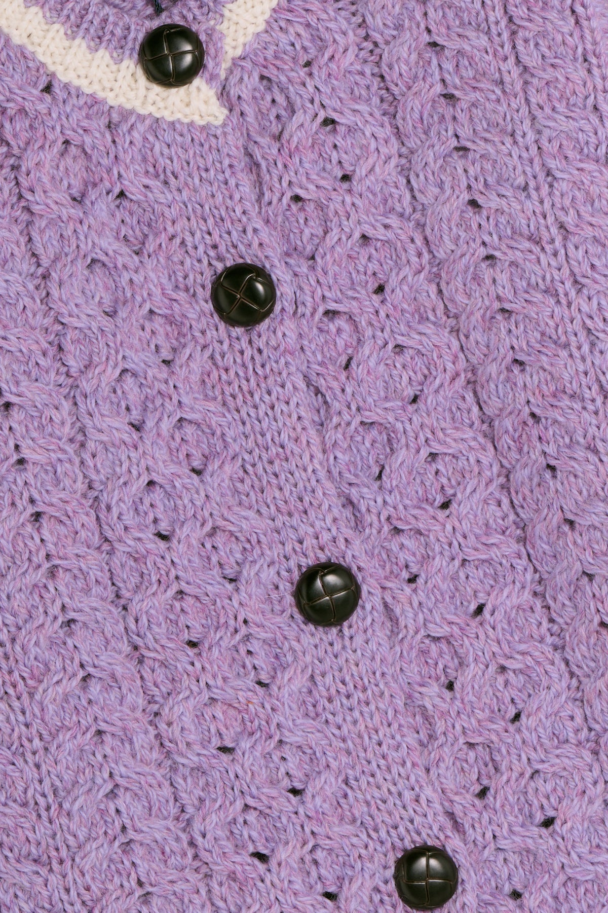 Baby cardigan Aran viola Lady De Paz - Dettaglio