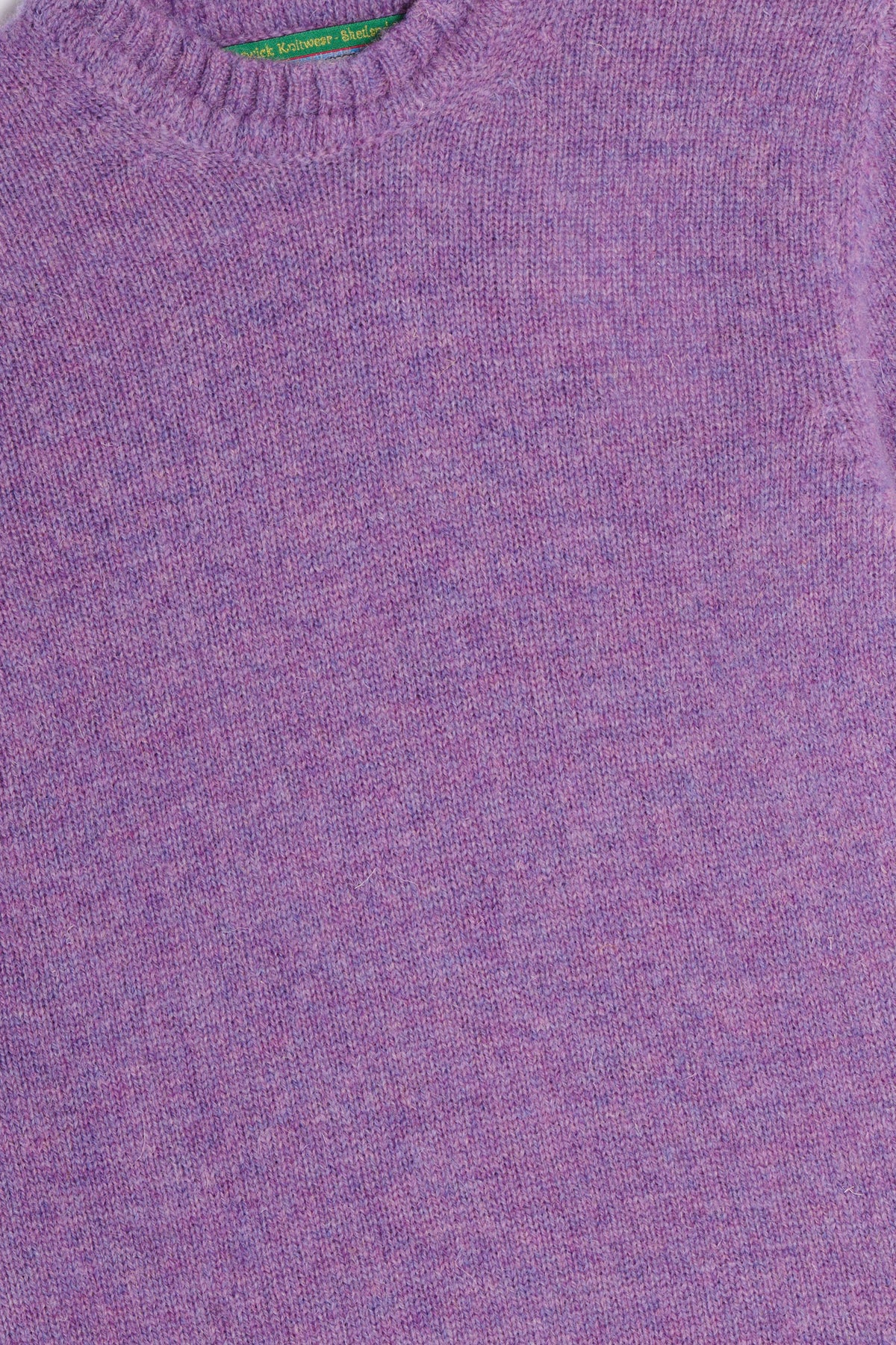 Maglione girocollo shetland viola  dettaglio Lady De Paz